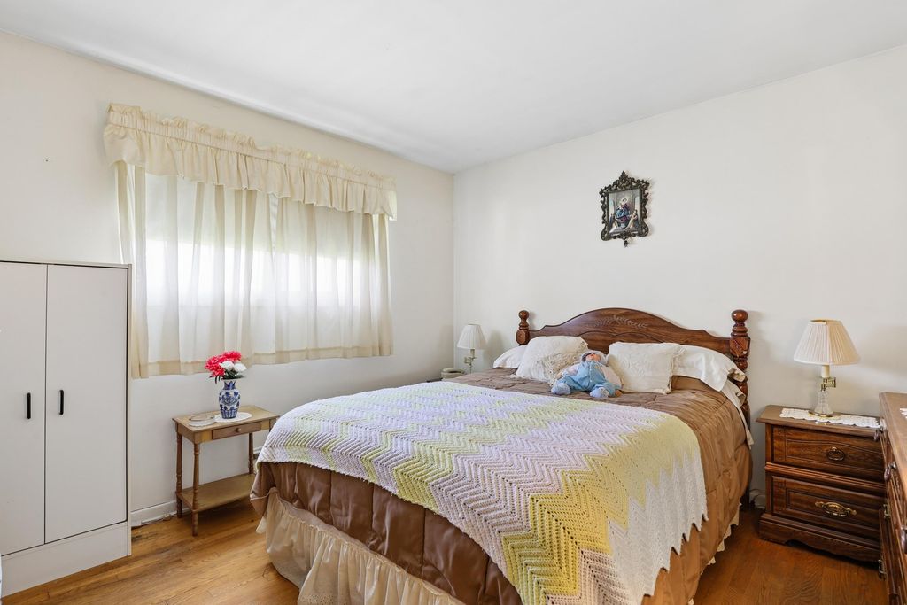 Image 12 of property listing at 2N160 Fairfield Avenue, Lombard, IL 60148