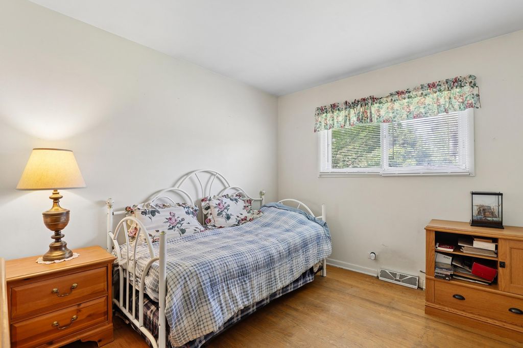 Image 14 of property listing at 2N160 Fairfield Avenue, Lombard, IL 60148