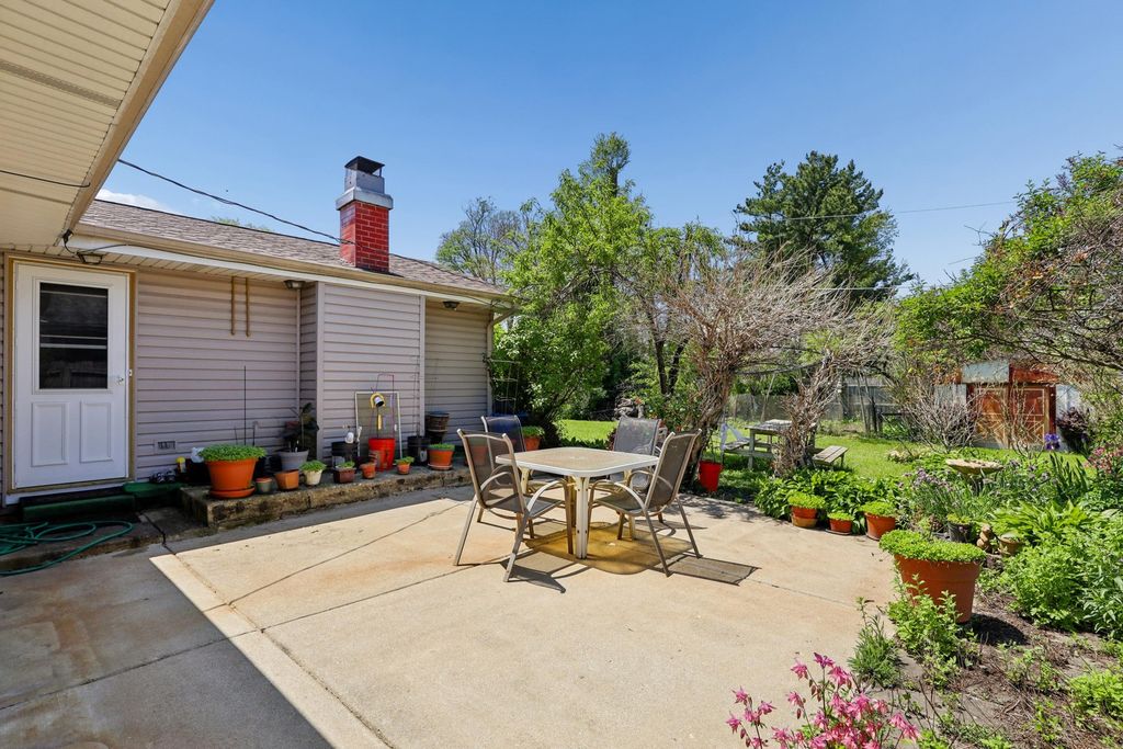 Image 16 of property listing at 2N160 Fairfield Avenue, Lombard, IL 60148