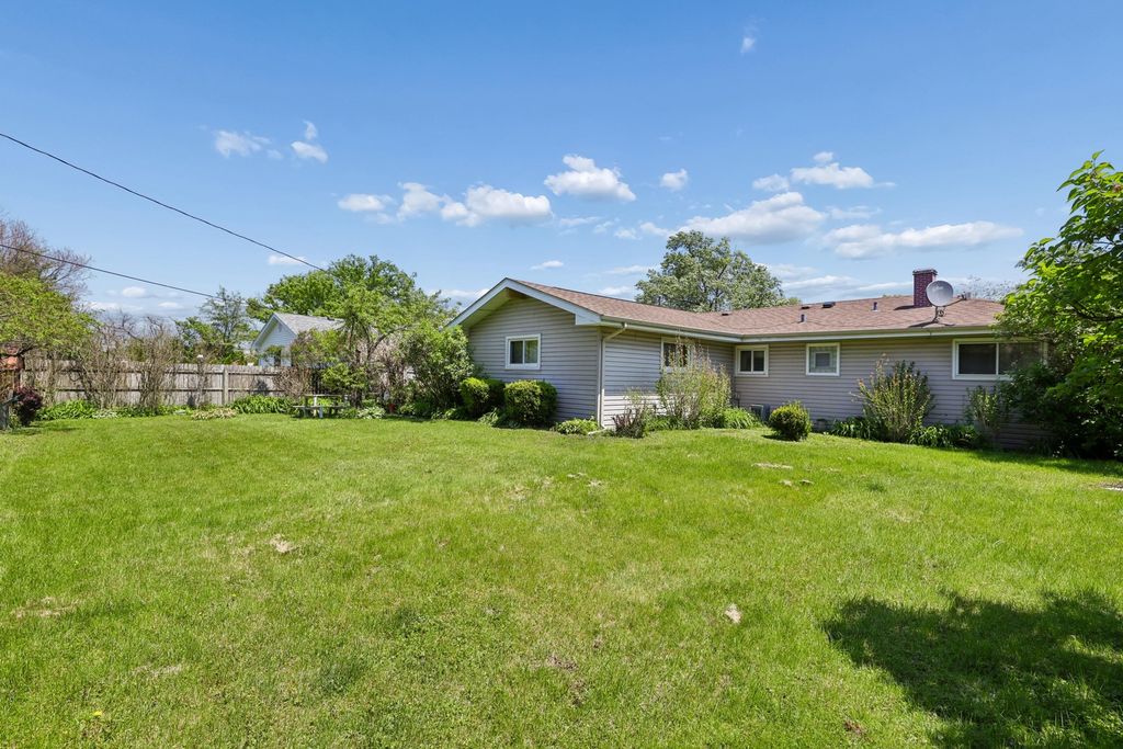 Image 21 of property listing at 2N160 Fairfield Avenue, Lombard, IL 60148