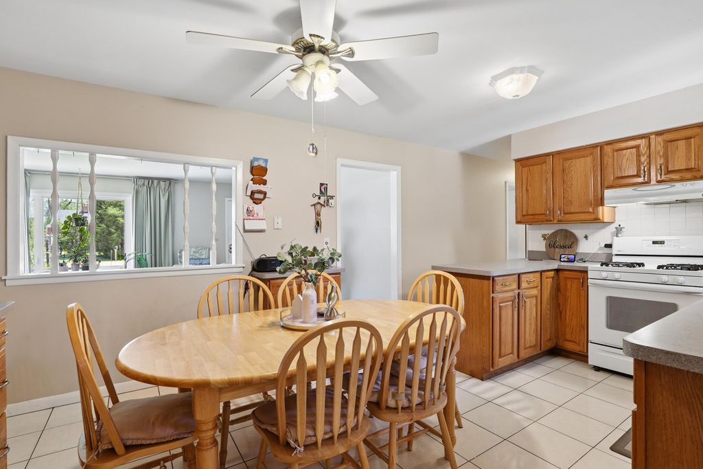 Image 7 of property listing at 2N160 Fairfield Avenue, Lombard, IL 60148