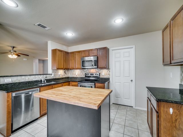 76 Daisy Drive, Fate, TX 75087