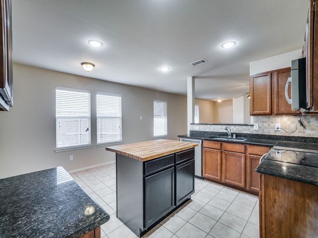 76 Daisy Drive, Fate, TX 75087
