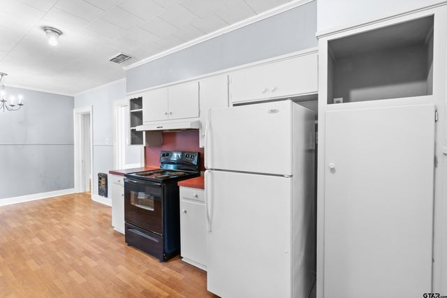 514 W Main St, Henderson, TX 75652