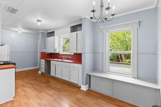 514 W Main St, Henderson, TX 75652