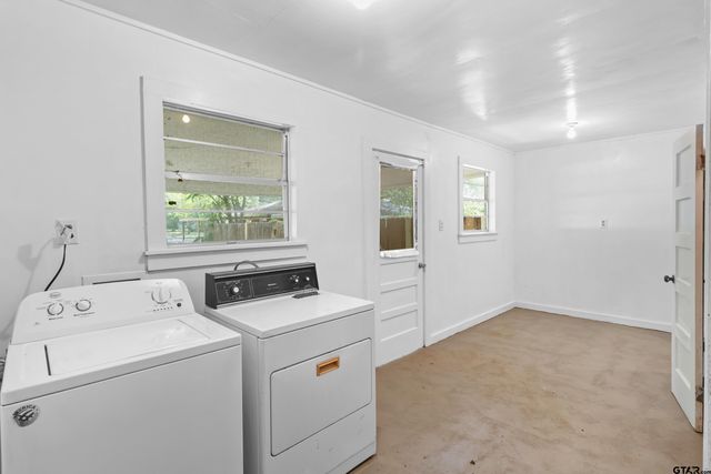 514 W Main St, Henderson, TX 75652