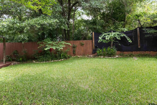 514 W Main St, Henderson, TX 75652