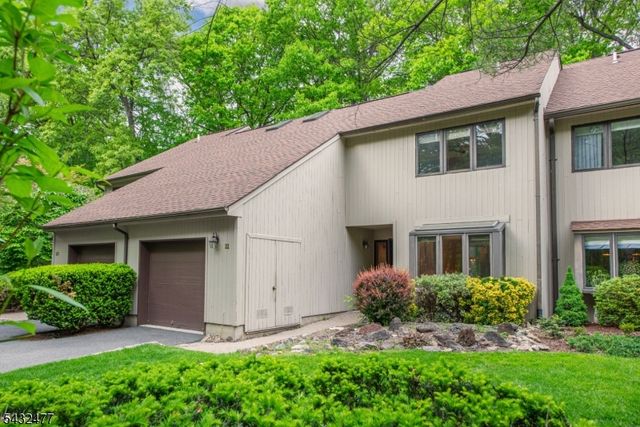 21 Lockley Ct, Mountain Lakes Boro, NJ 07046