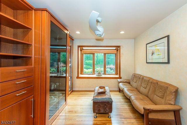 21 Lockley Ct, Mountain Lakes Boro, NJ 07046