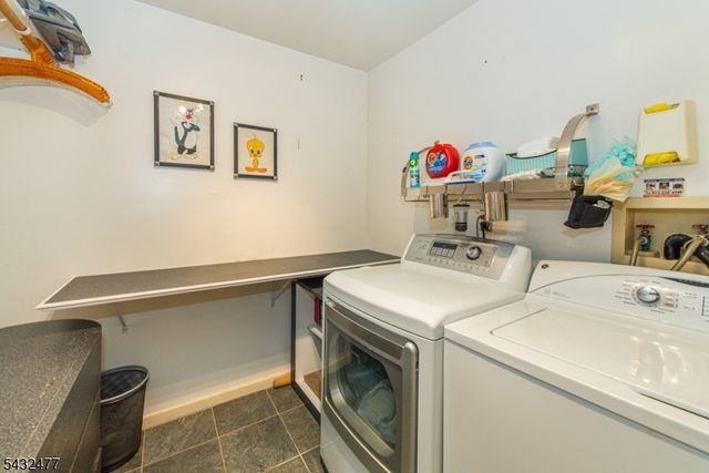 21 Lockley Ct, Mountain Lakes Boro, NJ 07046