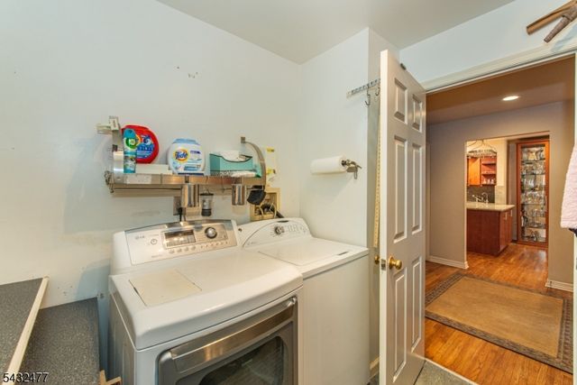 21 Lockley Ct, Mountain Lakes Boro, NJ 07046