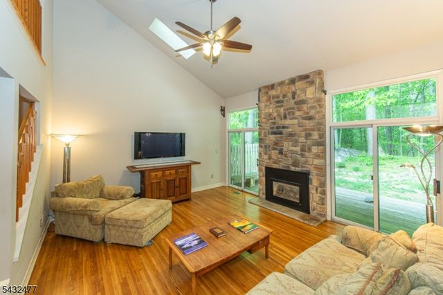 21 Lockley Ct, Mountain Lakes Boro, NJ 07046