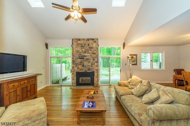 21 Lockley Ct, Mountain Lakes Boro, NJ 07046