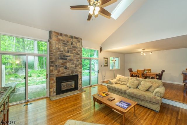 21 Lockley Ct, Mountain Lakes Boro, NJ 07046