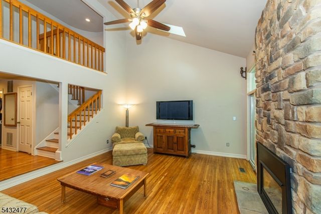 21 Lockley Ct, Mountain Lakes Boro, NJ 07046