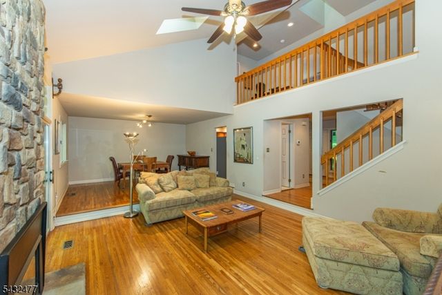 21 Lockley Ct, Mountain Lakes Boro, NJ 07046