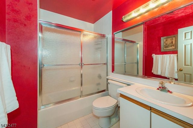 21 Lockley Ct, Mountain Lakes Boro, NJ 07046