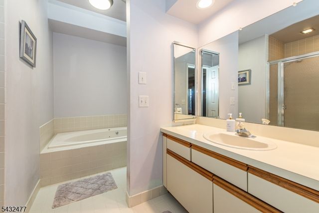 21 Lockley Ct, Mountain Lakes Boro, NJ 07046