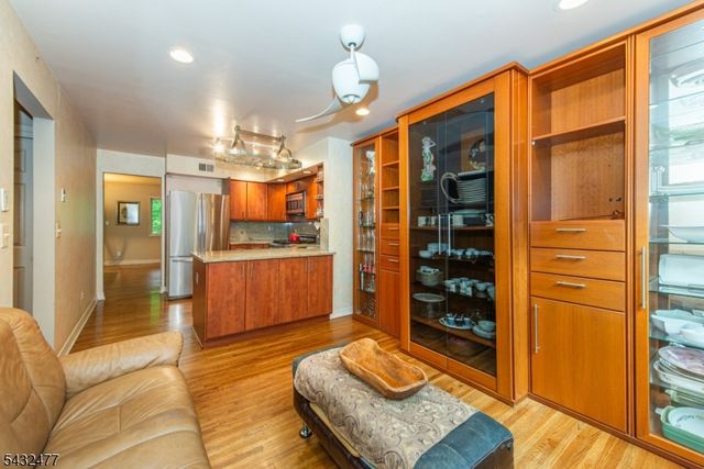 21 Lockley Ct, Mountain Lakes Boro, NJ 07046