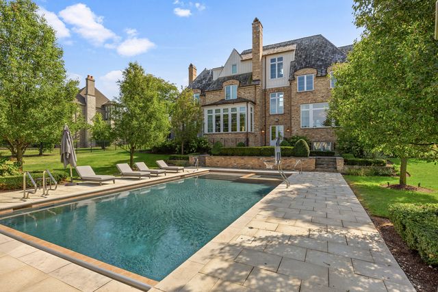 15W170 60TH Street, Burr Ridge, IL 60527