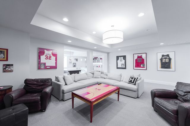 15W170 60TH Street, Burr Ridge, IL 60527