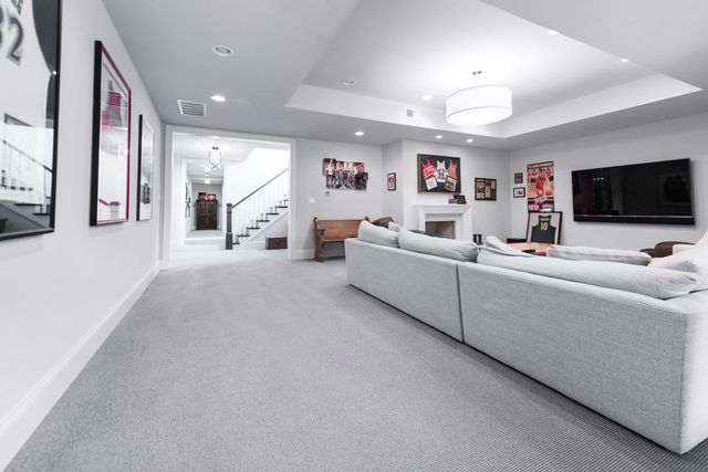 15W170 60TH Street, Burr Ridge, IL 60527