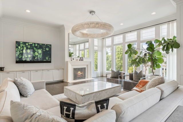 15W170 60TH Street, Burr Ridge, IL 60527