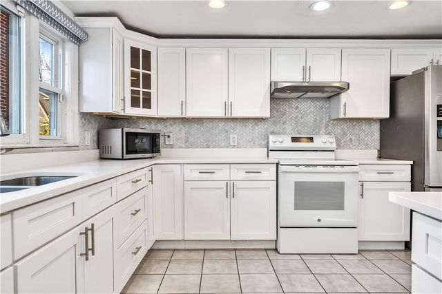 90 Woodbine Street, Providence, RI 02906