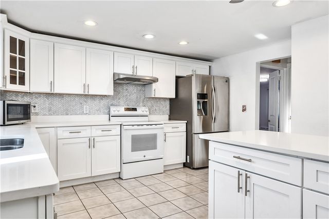 90 Woodbine Street, Providence, RI 02906