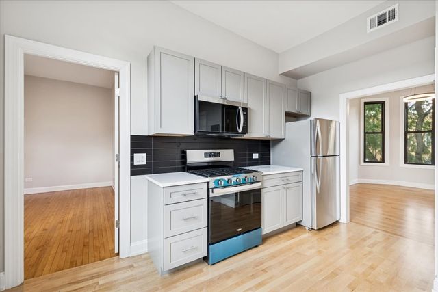 2058 N Albany Avenue 3R, Chicago, IL 60647