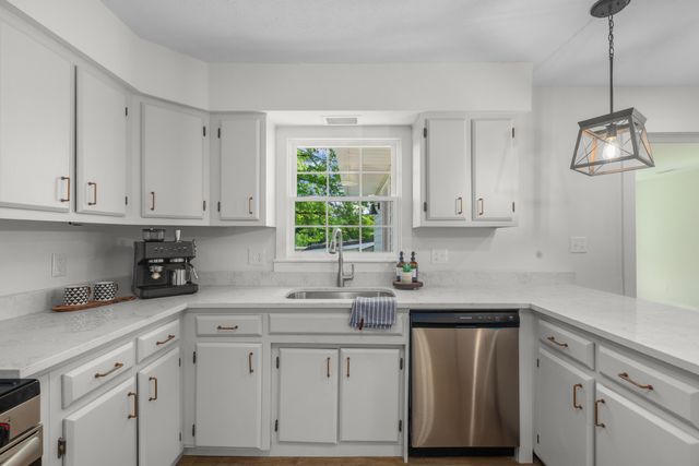 16 Meadowbrook Drive, Frankfort, KY 40601