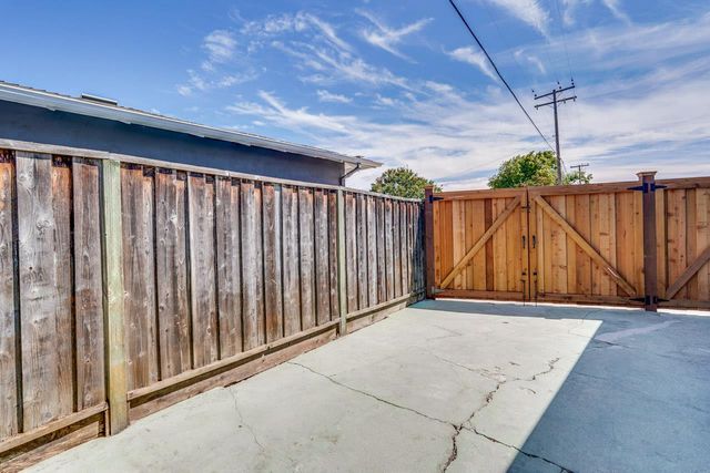 2210 Stebbins Avenue, Santa Clara, CA 95051