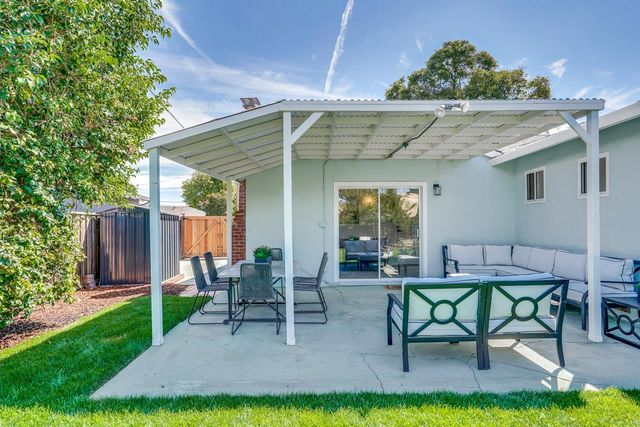 2210 Stebbins Avenue, Santa Clara, CA 95051