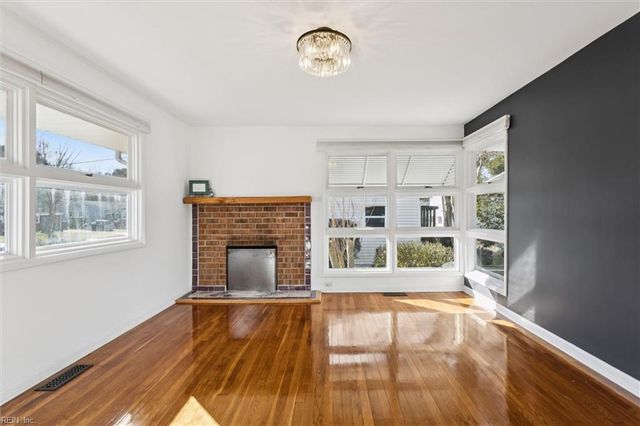 11 Kemper AVE, Newport News, VA 23601