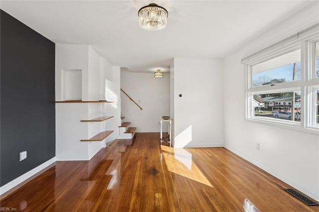 11 Kemper AVE, Newport News, VA 23601