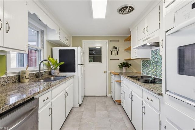 11 Kemper AVE, Newport News, VA 23601