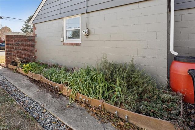 11 Kemper AVE, Newport News, VA 23601