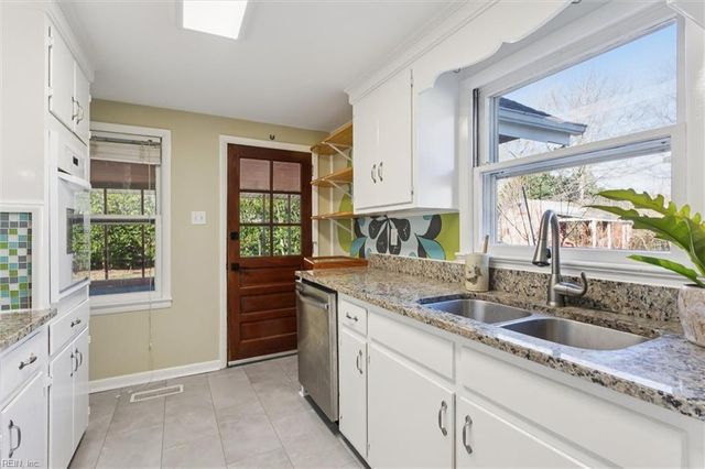 11 Kemper AVE, Newport News, VA 23601