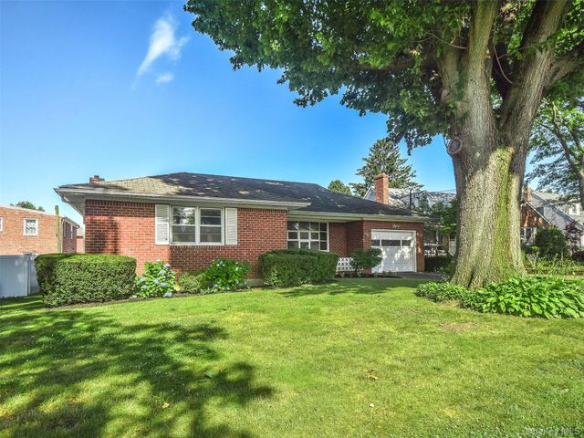 60 Smith Street, Glen Cove, NY 11542