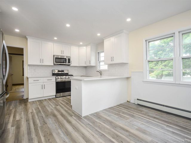 60 Smith Street, Glen Cove, NY 11542