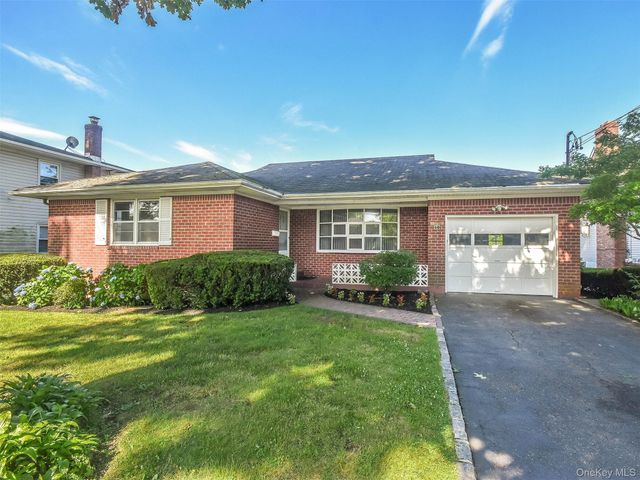 60 Smith Street, Glen Cove, NY 11542