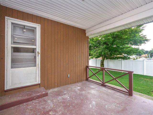 60 Smith Street, Glen Cove, NY 11542