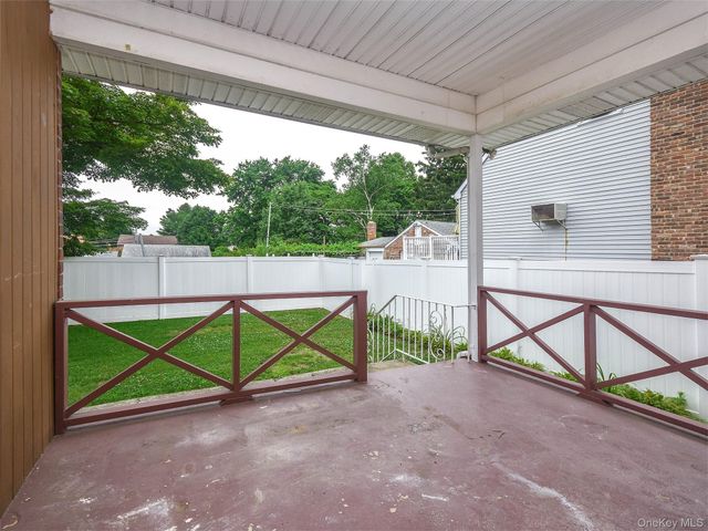 60 Smith Street, Glen Cove, NY 11542