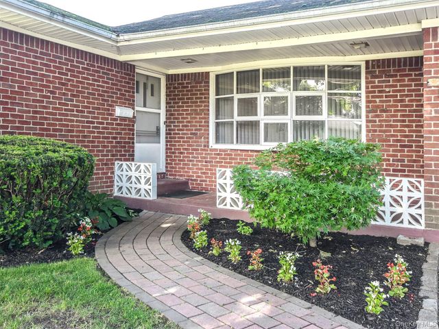 60 Smith Street, Glen Cove, NY 11542