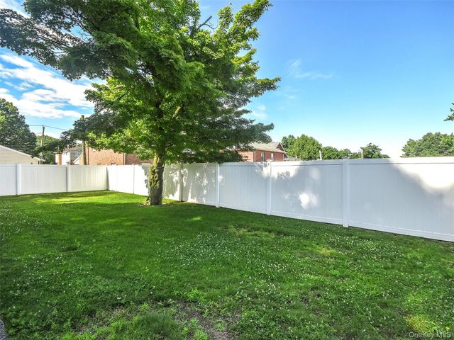 60 Smith Street, Glen Cove, NY 11542