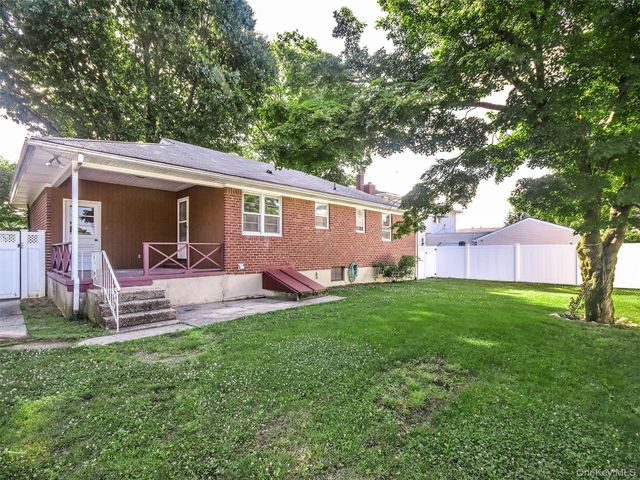 60 Smith Street, Glen Cove, NY 11542