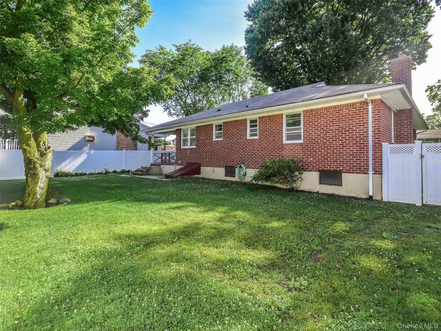 60 Smith Street, Glen Cove, NY 11542