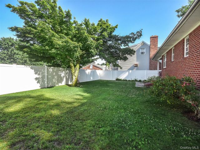 60 Smith Street, Glen Cove, NY 11542