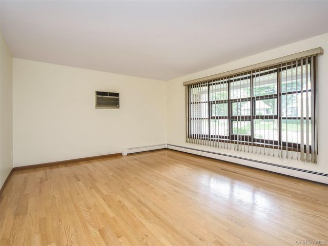 60 Smith Street, Glen Cove, NY 11542