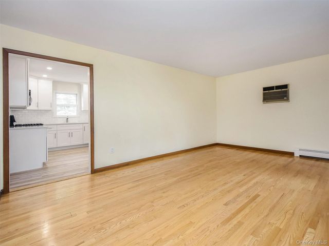 60 Smith Street, Glen Cove, NY 11542